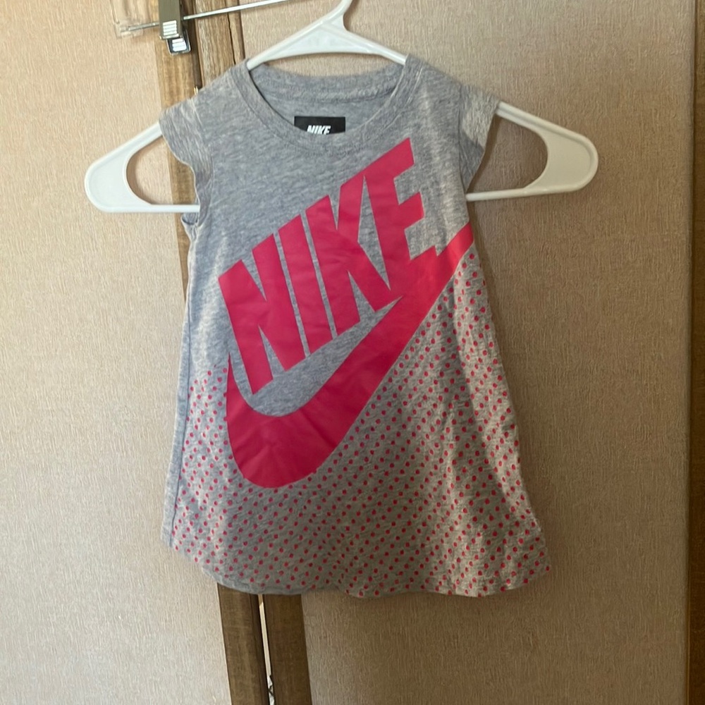 FINAL MARKDOWN Nike Kids Gray and Pink Graphic dress 3t